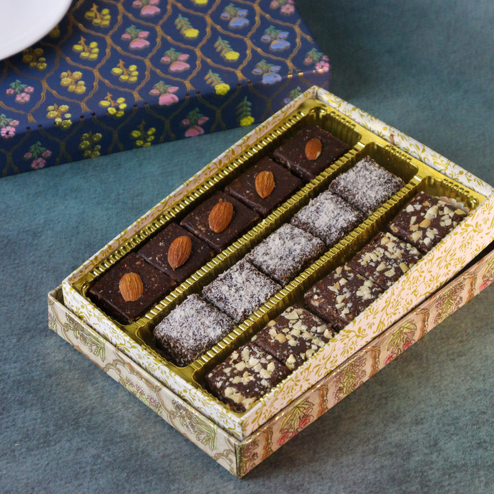 500 gr Assortment Box – Chocolate & Nut Delights