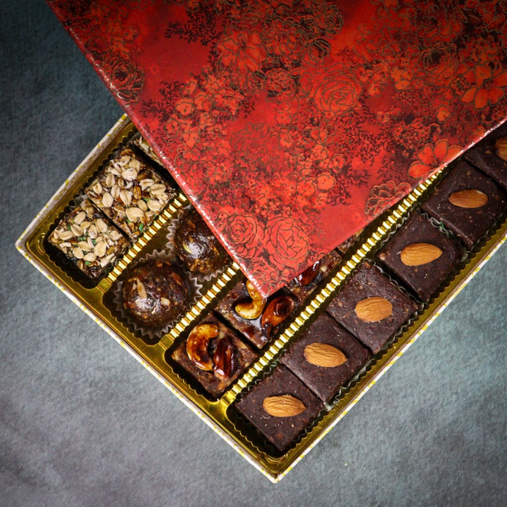 1 kg Assortment Box – Nutty & Wholesome Indulgence