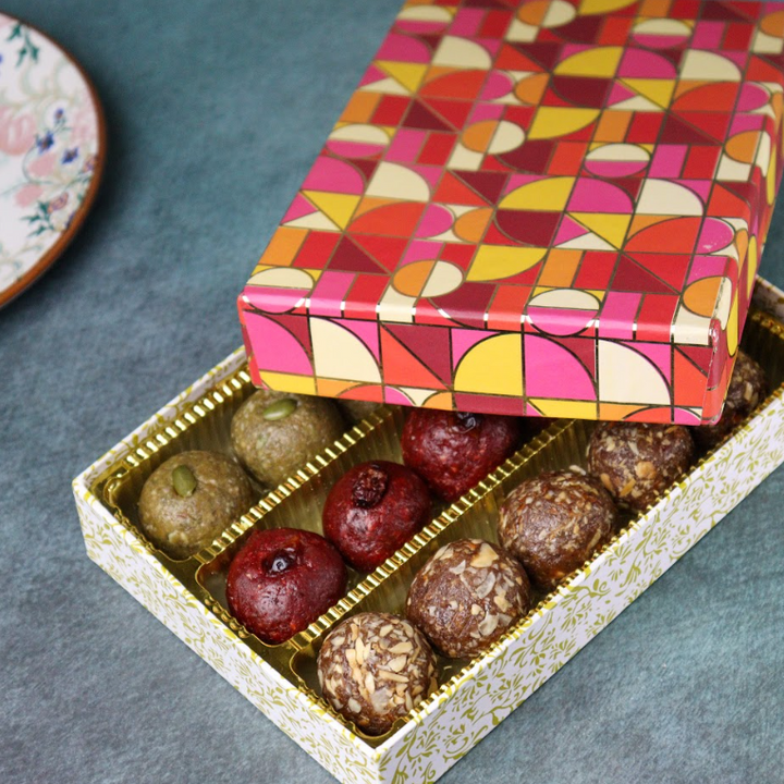 500 gr Assortment Box – Fruity & Nutritious Treats