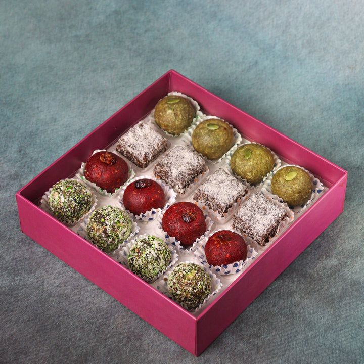 Premium Box of 16 - Khajoor Mix